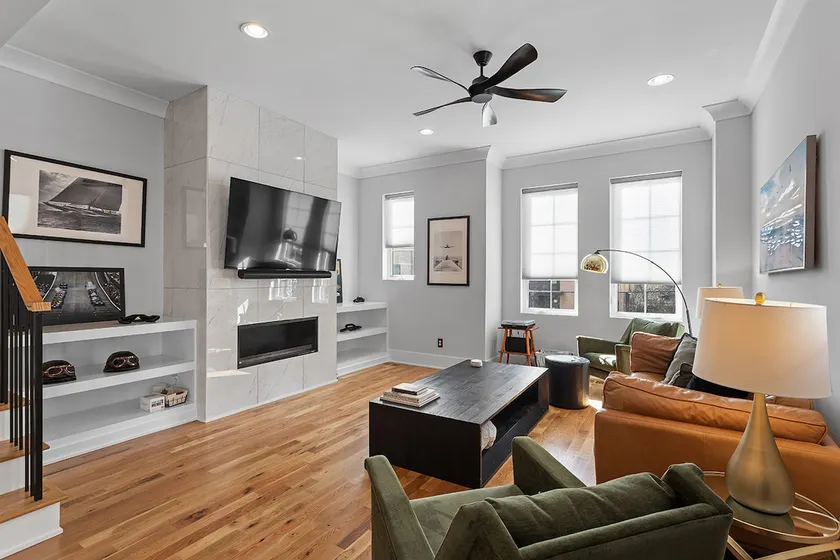 Luxury Downtown Brownstone - roof top deck! - Image 1