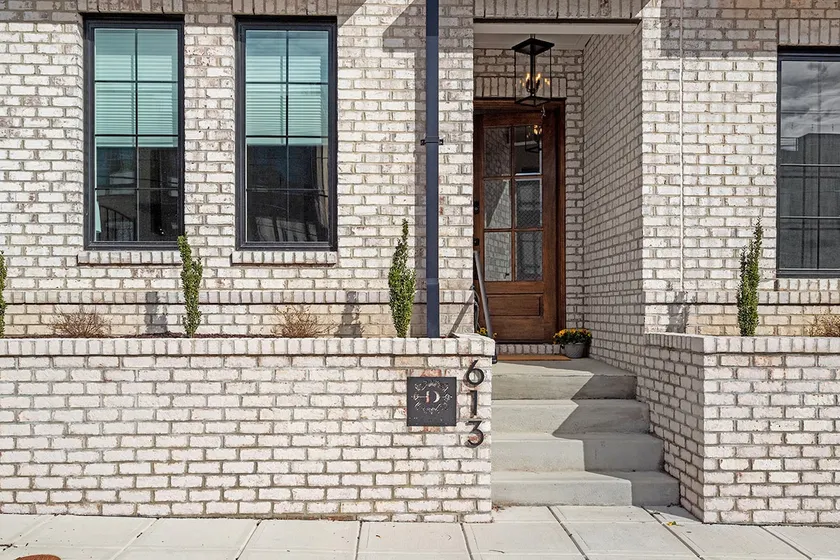 Luxury DTown Raleigh Brownstone - roof top deck! - Image 1