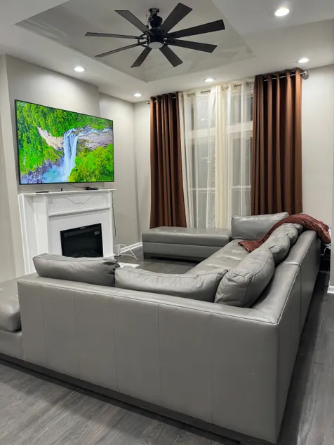 Caza Bonita | 3 Level Home | Gated | Parking - Image 1