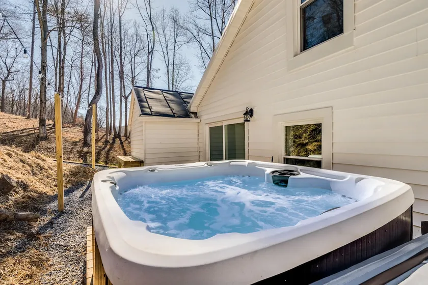 River bound retreat: Hot tub, Arcade, Near SNP - Image 1