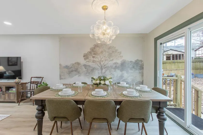 Lux Retreat for Groups, 5 Bedrooms, Sleeps 12 - Image 1