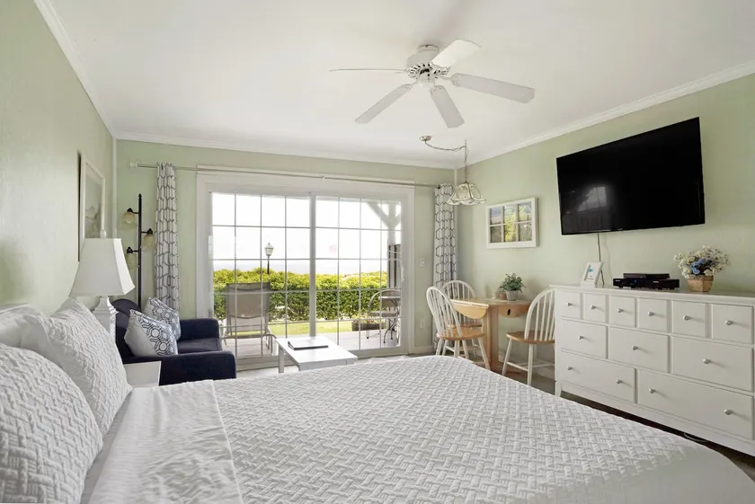 Studio Condo Walk to Town with Pool - Image 1