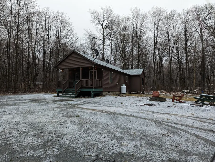 D's Acres Cabin - Image 1