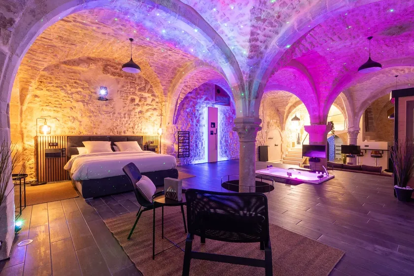 Private Cellar and Hot Tub by XELA - 90 m² - Image 1