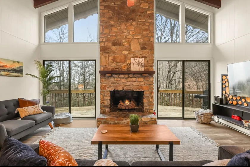 4BR Chalet-A/C-New deck! Calm Creek-Quiet-2 Kings - Image 1