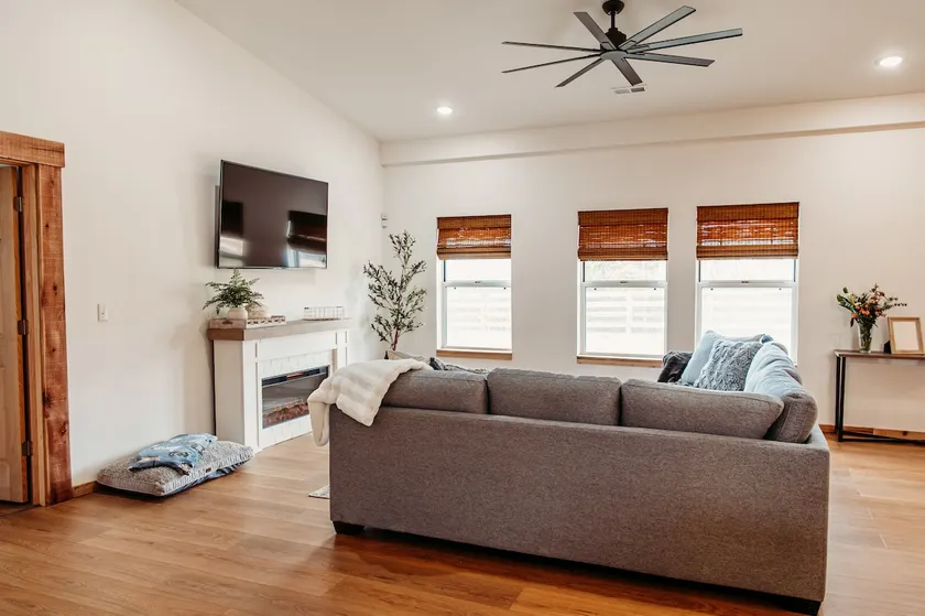 Family Barndo | Sleeps 11 | Near Ark - Image 1