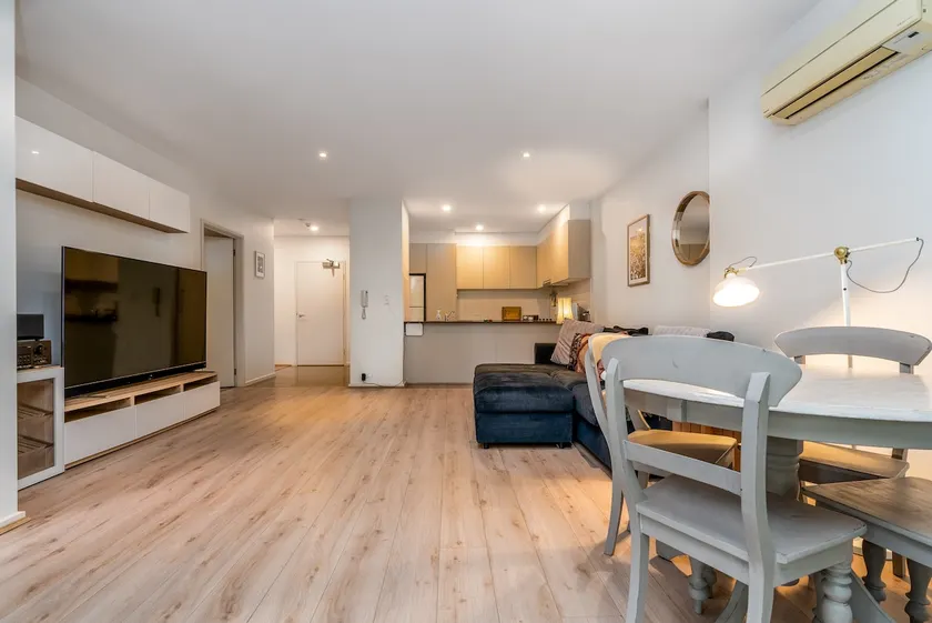 Spacious APT in Convenient Kingston Location - Image 1