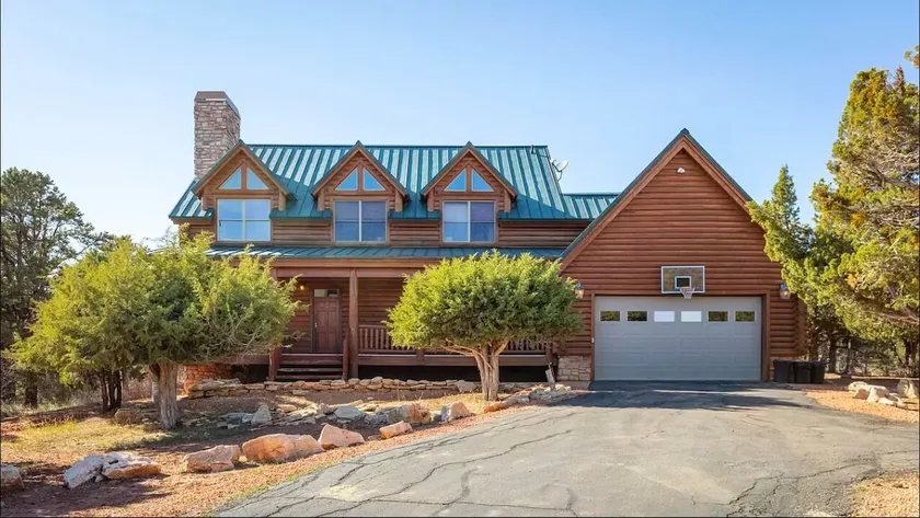 Large Log Home Near Zion - Image 1