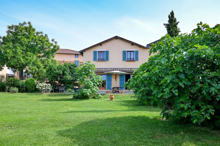 Beautiful air-conditioned house on a charming property - Image 1