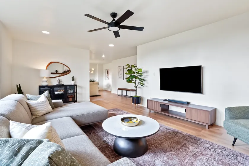 Fire pit | king bed | fenced yard | 4 mins to DT - Image 1
