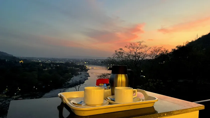 Luxury Studio Apartment with Ganga View - Image 1