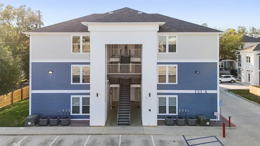 Coastal 2 bed Apt. - Image 1
