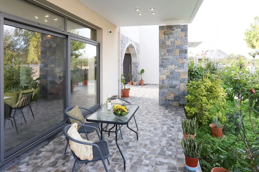 Nikolas Villa - Image 1