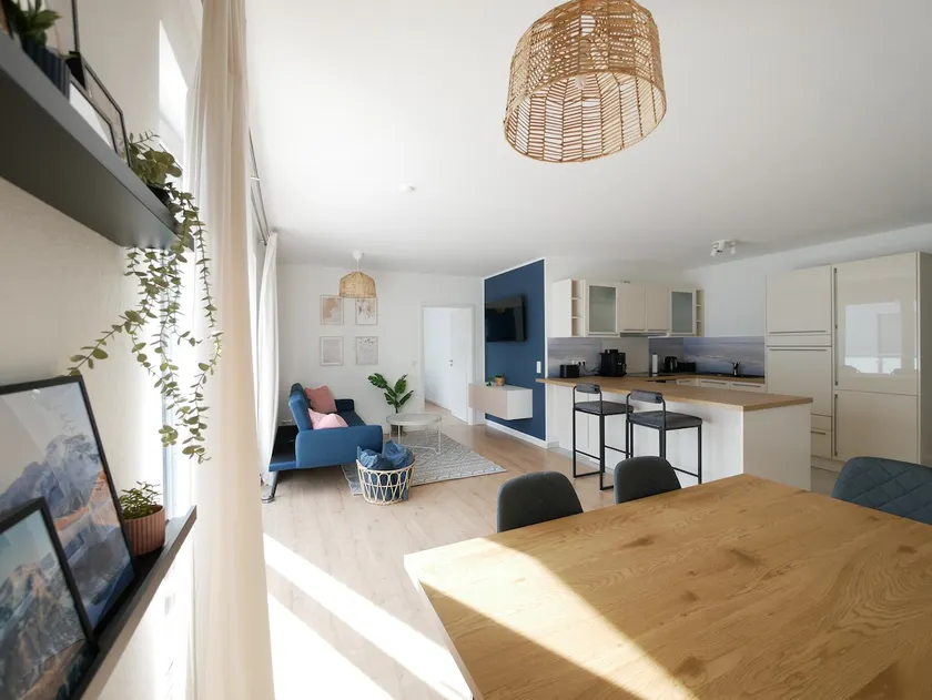 85 sqm, parking, central, large balcony, 2 bathrooms - Image 1