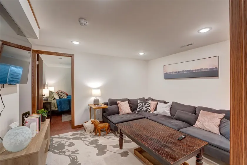 Paoli Den - fully renovated! - Image 1