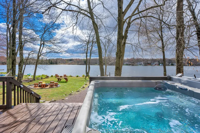 Pet Friendly! Lakefront w Hot Tub, Firepit! - Image 1