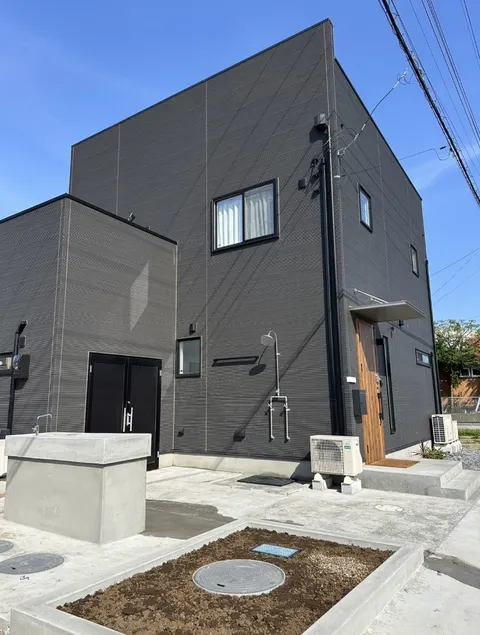 1-minute walk to the sea/up to 9 people/entire building/barrel sauna/3rd floor ocean view BBQ/pets allowed/wood stove - Image 1