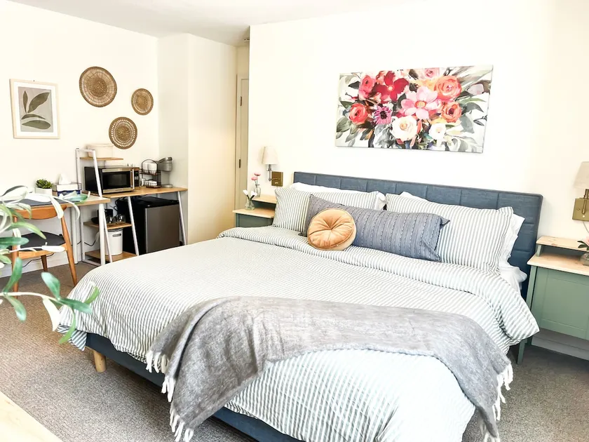 Bright & Airy Studio in DTC - Image 1