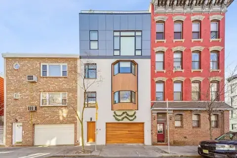 Stylish 1BD Apt with Backyard! - Image 1