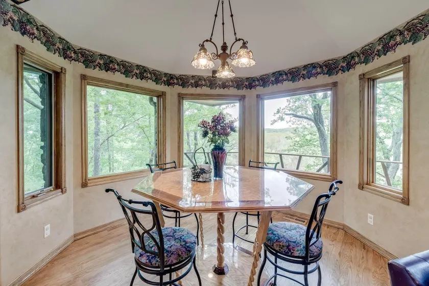 Spacious Lake Tenkiller Home on the Illinois River - Image 1