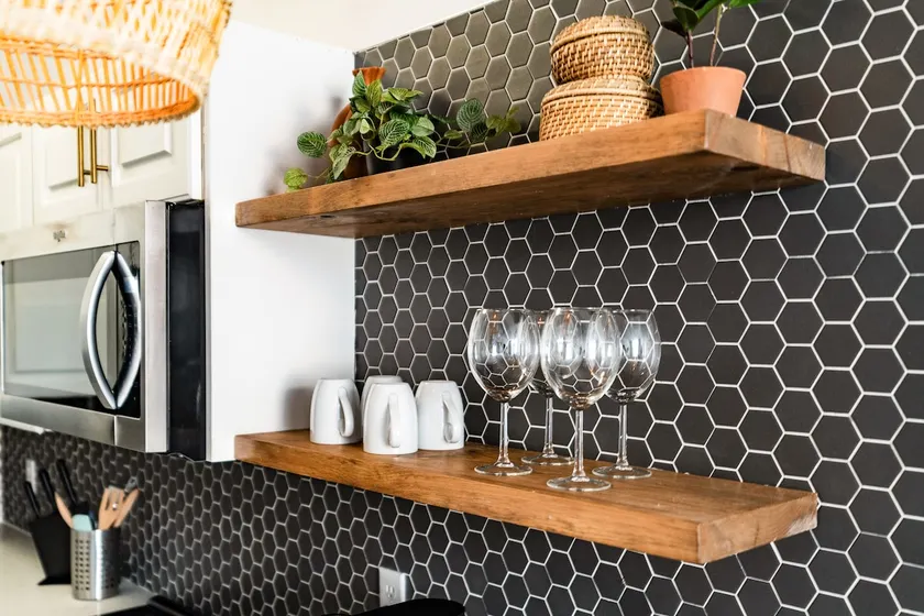 The Hexagon Suite (on UT Campus & Free Parking) - Image 1