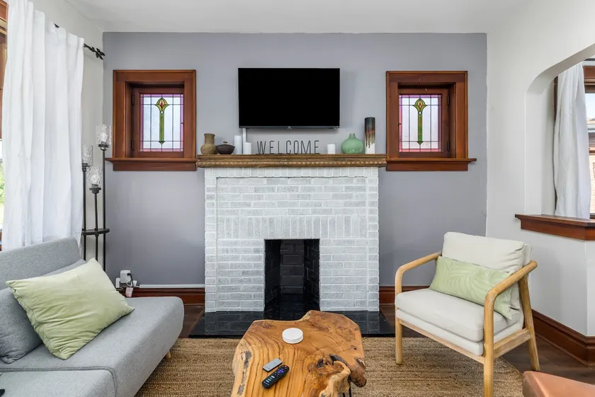 Pet Friendly King Beds Fast WiFi Long Stay Welcome - Image 1