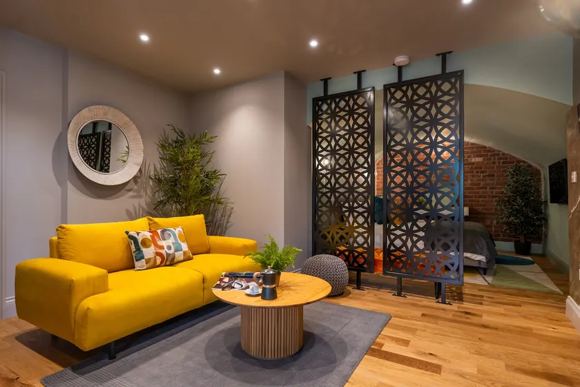 Commandery Vaults - Luxury Apartment in City Centre with SKY TV - Image 1