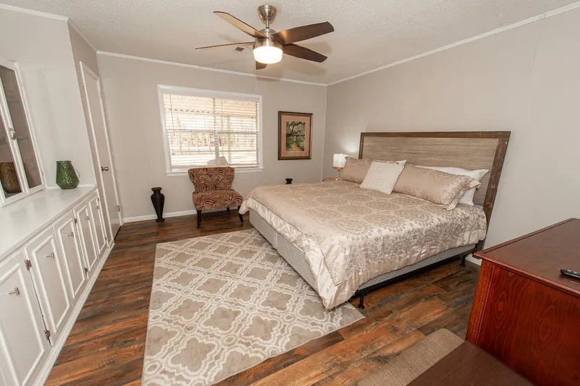 Clean Cozy 4 Bedroom! - Image 1