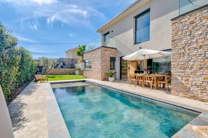 Villa Moderne avec Piscine Privée - Proche de Nice - Image 1
