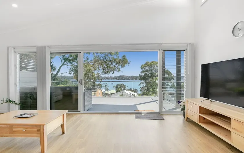 Escape in Wangi Lakeview Retreat - Image 1