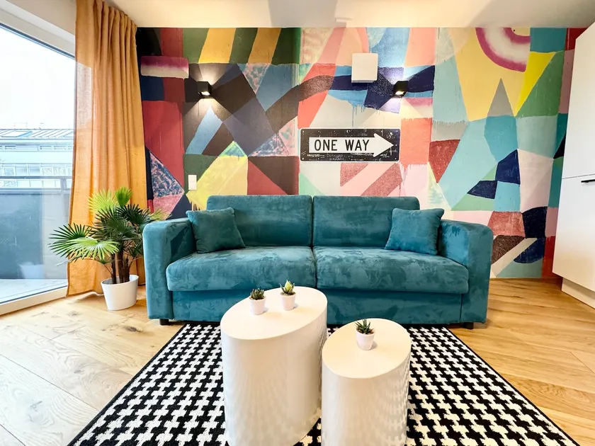 Creative apartment with balcony - Image 1