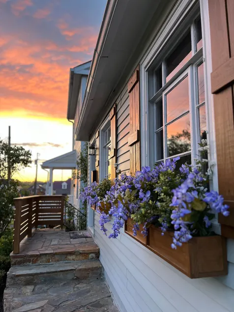 Retreat in Downtown Leesburg - Image 1