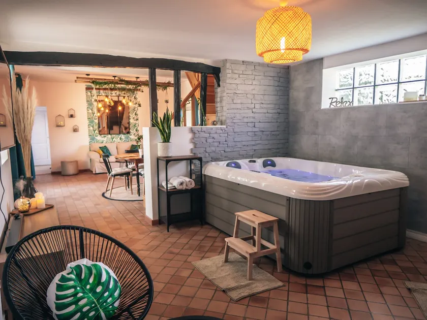 Private Spa and Sauna Cottage - Image 1