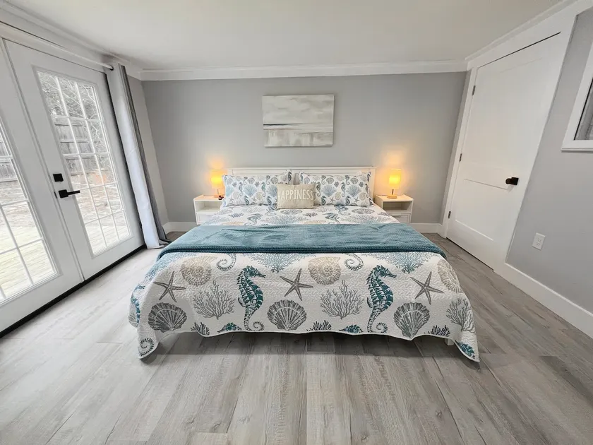 Cozy Cottage~ Near Beaches~ King Bed~ Dog Friendly - Image 1