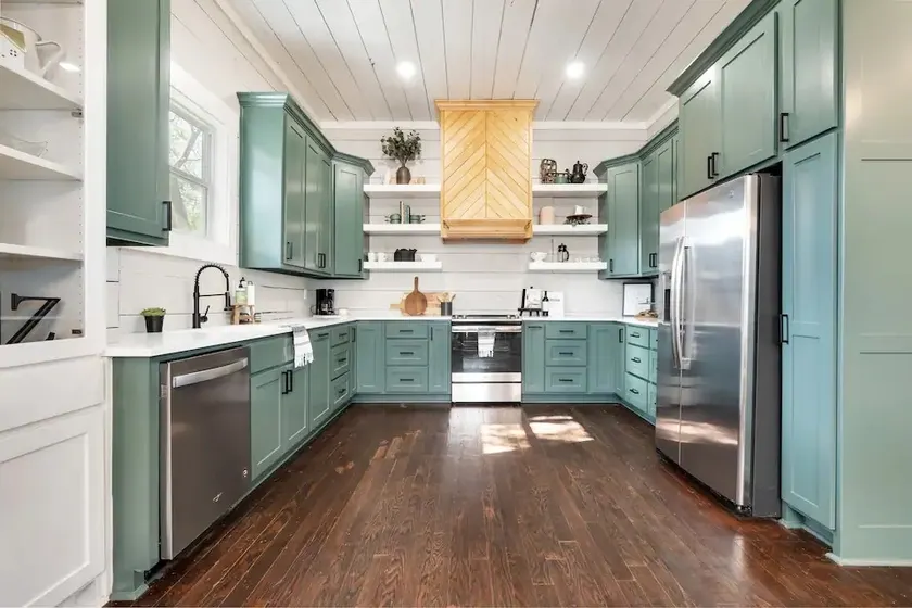 Robinhood Lodge, Modern Family Getaway - Image 1