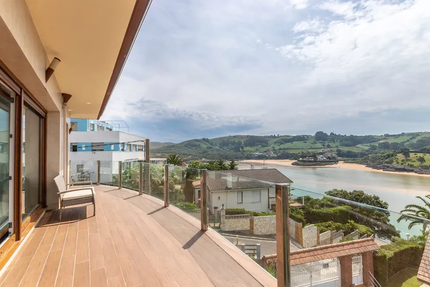 House with views - Image 1
