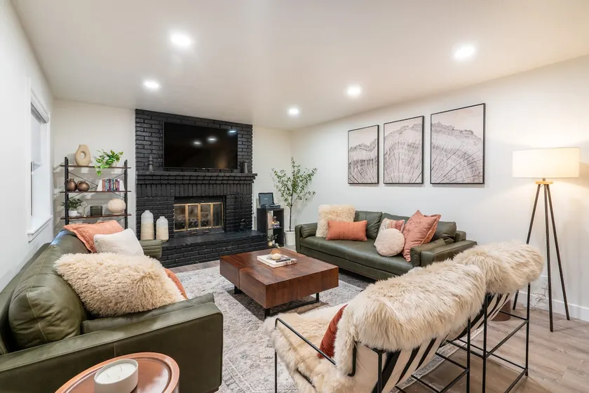 Hidden Playroom Escape: Spa+Firepit+Walk 2 Slopes! - Image 1