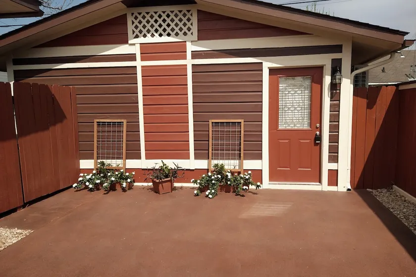 Cozy Cottage Guesthouse - Image 1