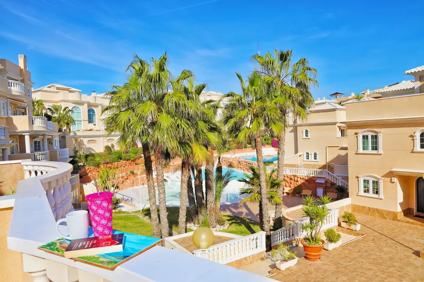 Modern Sea View Apartment - Image 1
