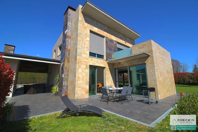 El Chalet de Lola - Image 1
