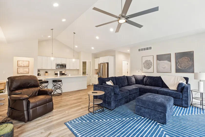 Luxurious Lochaven Condo - Image 1