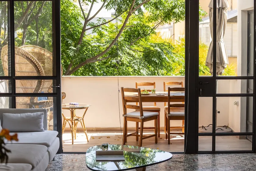 Rustic Charm 2BR Apt in Tel Aviv By Sea N' Rent - Image 1
