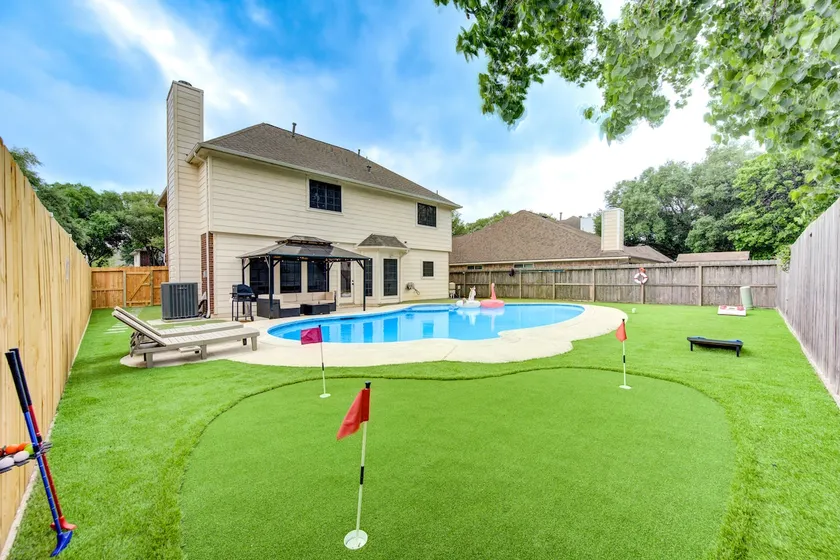 Houston Huge Pool, miniGolf, Katy Asian Town, King - Image 1