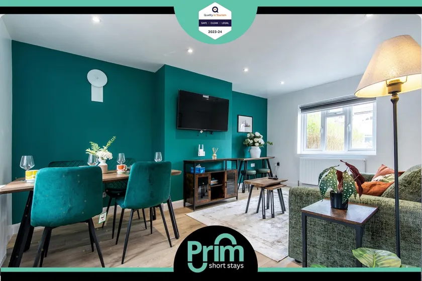 3BR House in Beeston Ideal for Corporate Stays - Image 1