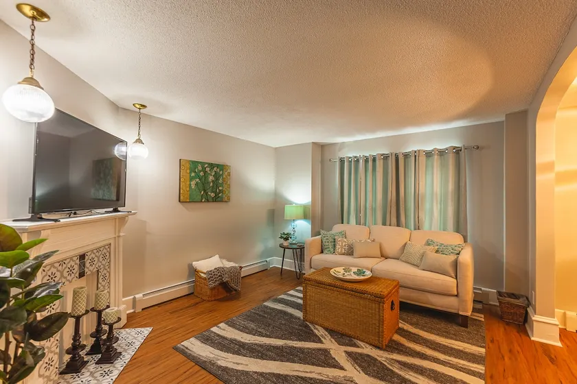 Executive Suite 1BR 1BA, w/Q Bed - Image 1