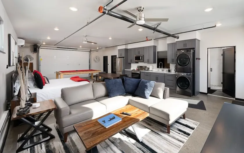 Mini Ventures! Pet Friendly! Sleeps 4! - Image 1