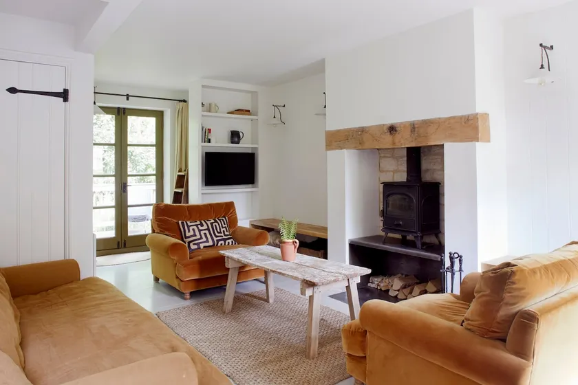 Cosy Cotswold Lodge by Your Home Here - ideal for families, log-burner, spa, private parking, EV Hookup included and heated swimming pools - Image 1