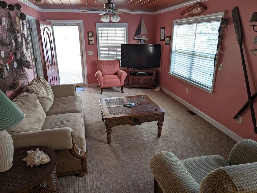 Cute Beachy Bungalow - Image 1