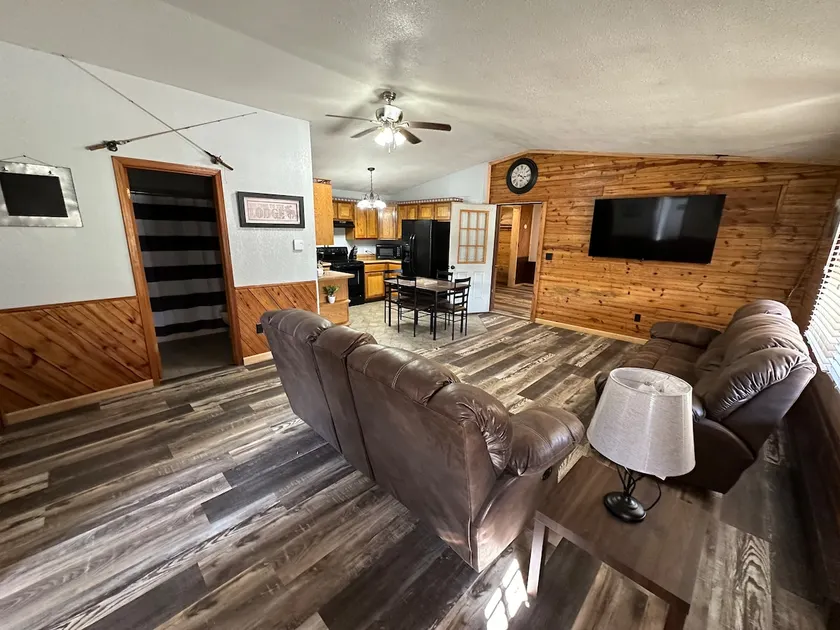 Small Town Lodge - Annapolis, MO Black River - Image 1