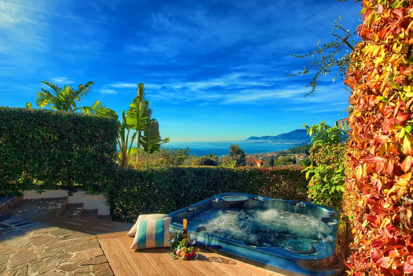 Two Bedroom Apartment with Pool, Jacuzzi, A/C, WiFi and Electric Bicycles - Image 1
